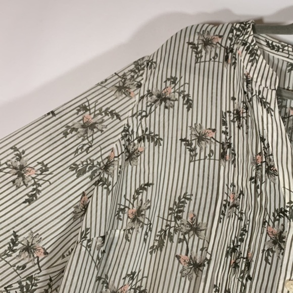 Style & Co Grey & White Striped Floral Long Sleeve Blouse - Picture 4 of 8